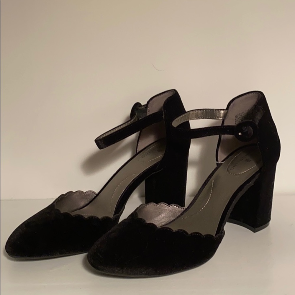 Bandolino Velvet Heel